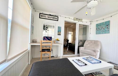 2026 Summer Cottage Sleeps 6, 2 Bedrooms Sun Room Jaccuzi 1 Mile to Beach! - Foto 14