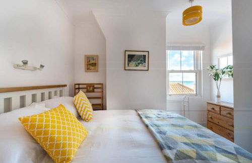 Sea View Beachfront House - Photo 24