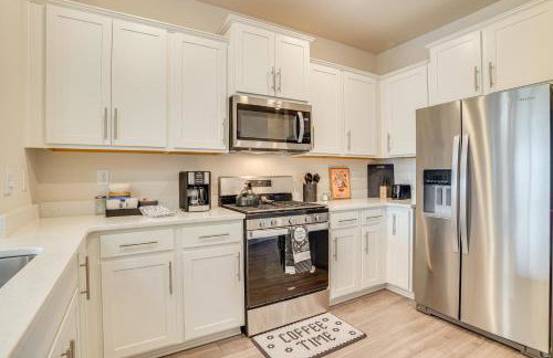 Frederick Townhome with Balcony, Close to Parks! - Foto 7