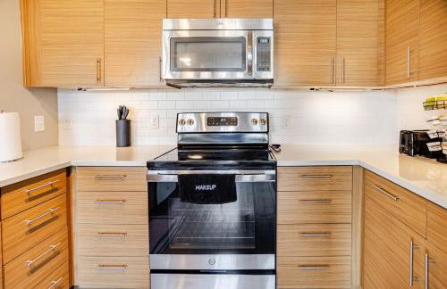 Cozy Uptown apartment with Gym and Swimming pool - Photo 36