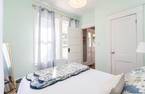 Steps to JMU & I-81 Fenced Yard Walk 2 Starbucks - Foto 21