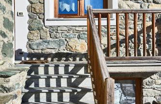 MCX Vacation Rental - MAISON LOZ duplex in typical village in Valtournenche with modern comforts just 2 minutes from the cable cars! - Foto 2