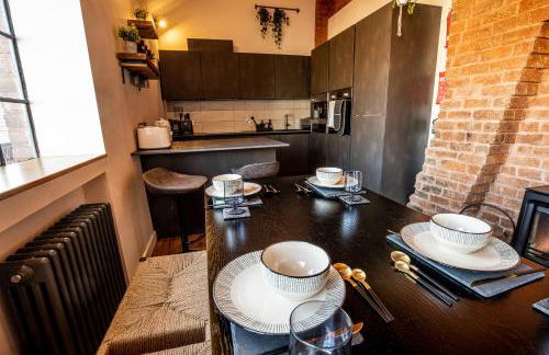 DJH Homes - Luxurious and chic 3BR Grade II Industrial House with log burner and electric blinds - JQ, Birmingham City - Foto 14