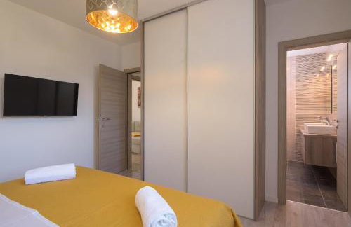 Villa Barbara & Zoran with free parking and heated swimming pool - Photo 25