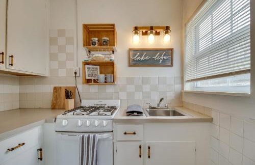 Mountain Home Cabin with Fire Pit Less Than 1 Mi to Lake! - Foto 10