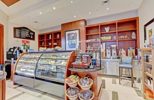 2B Beachfront condo! Pool! Games! 15 mins to PBI! - Foto 27