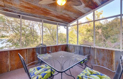 Lakefront Gem with Screened Porch and Game Room! - Foto 29