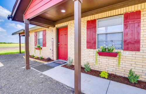 Classy San Benito Vacation Rental with Chiminea! - Foto 24