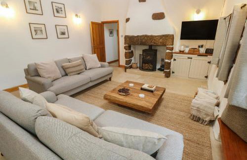 Riverside Barn - Photo 2