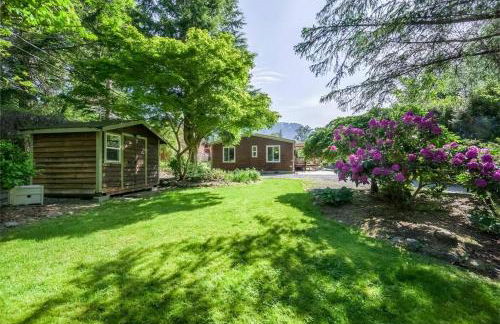 Riverfront Paradise w/ Hot Tub--Little River House - Foto 20