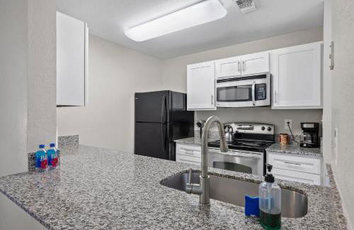 3BR Luxe Oasis near Downtown, Pool, Gym, Bball Crt - Foto 23