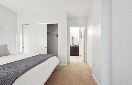 2BR Executive Downtown Apartment - Photo 52