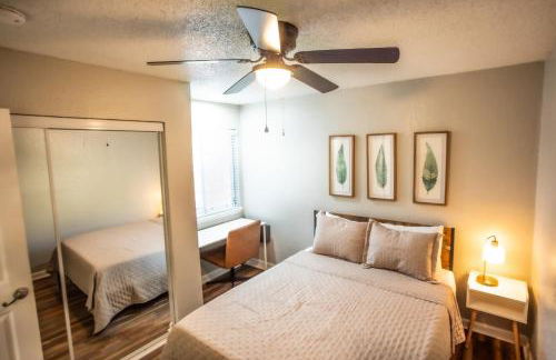 4 Bed 2 Bath, Dog Friendly, Pool, Walk to Stadium - Foto 16