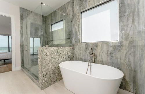 Waterfront Home with Pool Spacious Bay , Sleeps 16 - Foto 66