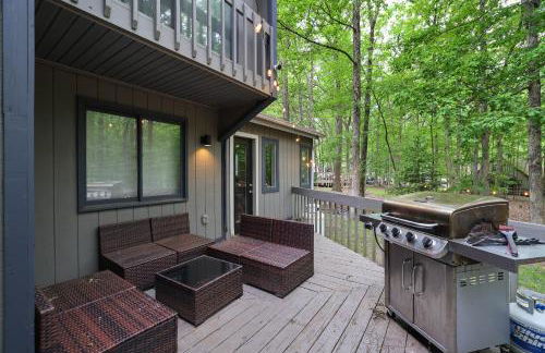 Luxurious Poconos Retreat - Hot Tub, Sauna, Games - Foto 46