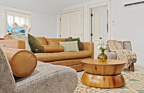 The Gatsby Carriage House Luxe Stay w Game Room - Foto 1