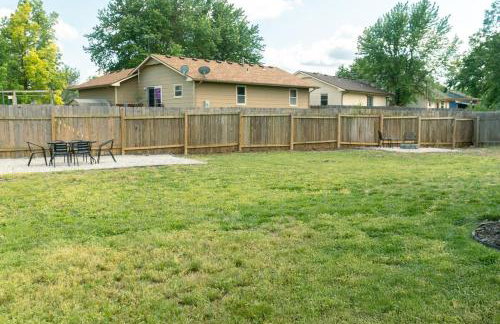 Lockmoor Landing 4BR Family Home with Office, Firepit & Large Backyard - Photo 16