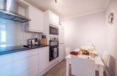 Coastal Escape with Balcony & River Dart Views - Foto 36