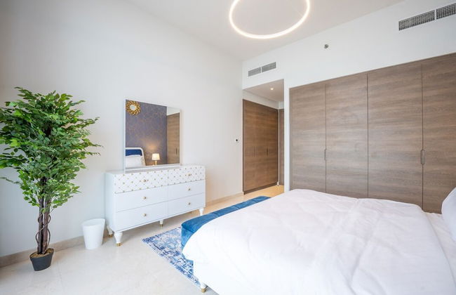 Dramatic Sea View 1 BHK ANWABYFour Apple - Photo 4