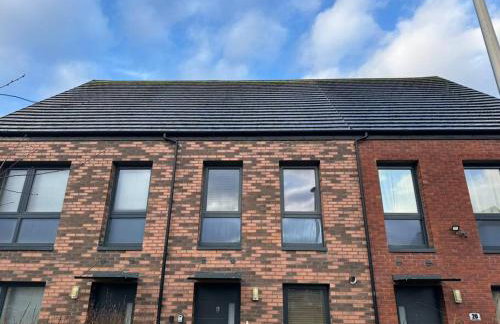 Bright, modern 2 bedroom house with free parking! - Foto 25