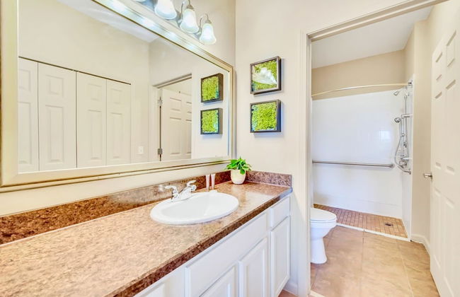 Modern 2BR Condo - With Pool Hot Tub - Photo 13