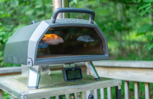 Leaf Peeper's - HUGE deck, pizza oven, Pac-man! - Photo 9