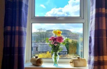 Horse & Farrier Pub - Photo 8