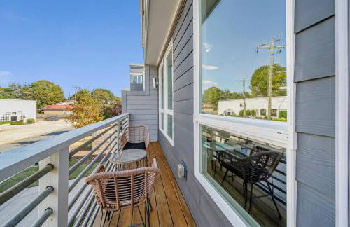 Modern 4-Story 3-BR Townhome with Rooftop Lounge - Foto 14