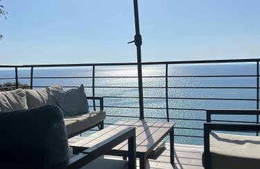 The Yacht House - Photo 1