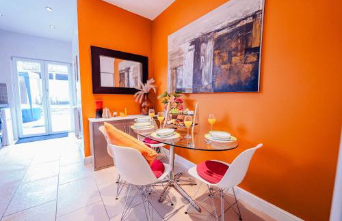 3BR 2Bath Home with Hot Tub Games Room By Stadium with Fast WiFi & Free Parking - Foto 8