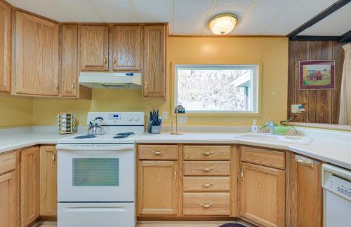 Cozy Salmon Home with Mountain Views and River Access - Foto 13