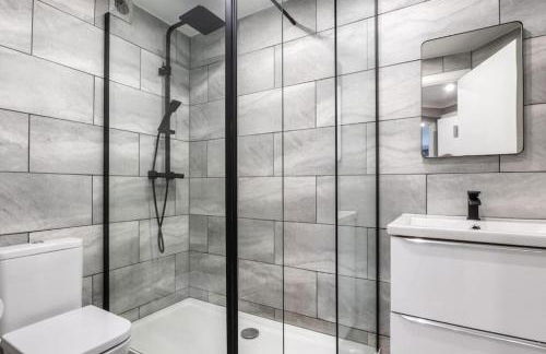 Modern Merchant City 1 BED Apartment with Free Parking - Photo 8