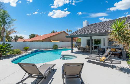 Modern Escape with Pool Ping Pong & Putting Green - Foto 50