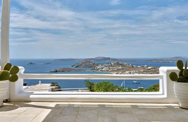 Stunning Villa With Panoramic View - Photo 28