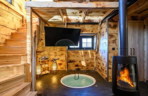 A-Home Villa, Private Pool & Jetted Tub Oasis - Photo 4