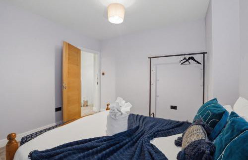 Spacious Modern 4BR Home 2 Luxury Bathrooms Private Parking Near M54, M6, JLR & WV1 - Foto 22