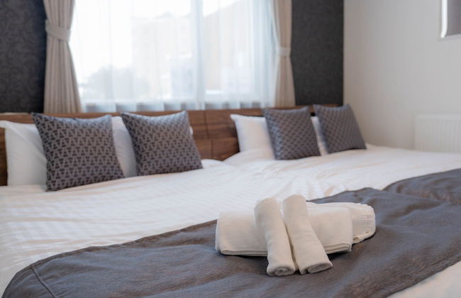 THE LUNA LOUNGE - Photo 31