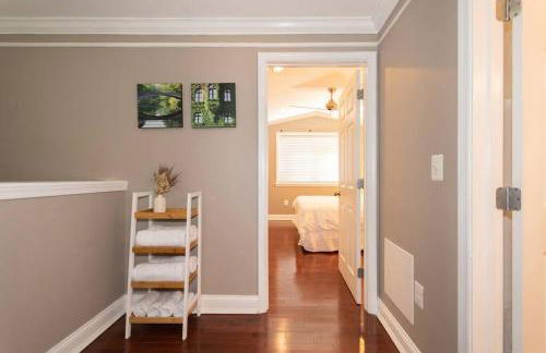 Three BR 2.5 Bath w/ parking spot & deck near metr - Foto 7