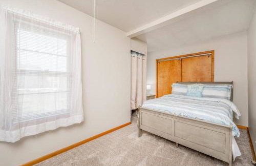 Cozy 1 Bed 1 Bath Home with Garage and Fenced Yard - Foto 15