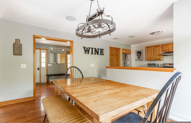 Family Fun Oasis Hot Tub Steam Room Pool Stream Firepit Games - Foto 29