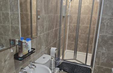 Modern 2-Bed Apt Near Hospital and University of Birmingham - Photo 15