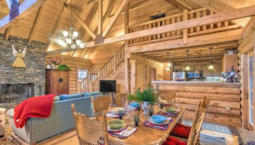 Family Friendly! Linville Cabin with Wraparound Deck - Foto 2