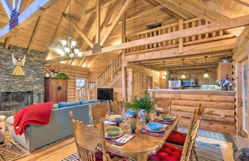 Family Friendly! Linville Cabin with Wraparound Deck - Foto 2