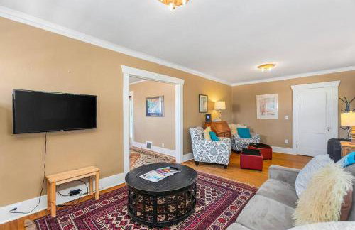 Enchanted Path to a Gardenscape - 92 Walkscore! - Foto 2