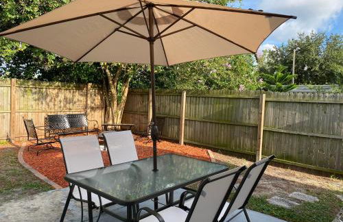 Cozy 3-bed home close to beautiful beaches. - Photo 25