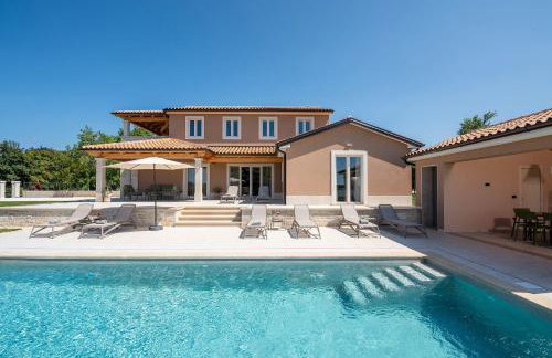 Beeindruckende Villa mit Panoramablick, Privatpool, Tischtennis, Tischfussball, Spielplatz, Babybett - Foto 1