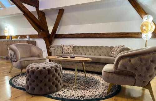 La Luna Royal Deluxe Luxury House with Pool & Jacuzzi, Bikes and Secured Parking - Photo 3