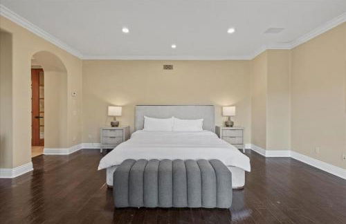 5800 sq ft Gorgeous Tarzana 7 bedroom 9 bathroom home with pool and hot tub - Foto 39