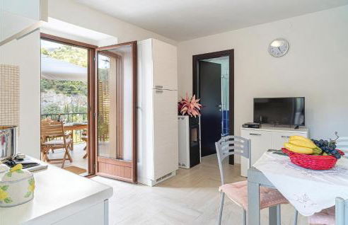 Cozy Home In Torraca With Wifi - Photo 17