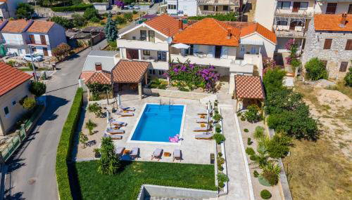 Merita Apartments with Pool - Photo 5, Garden view